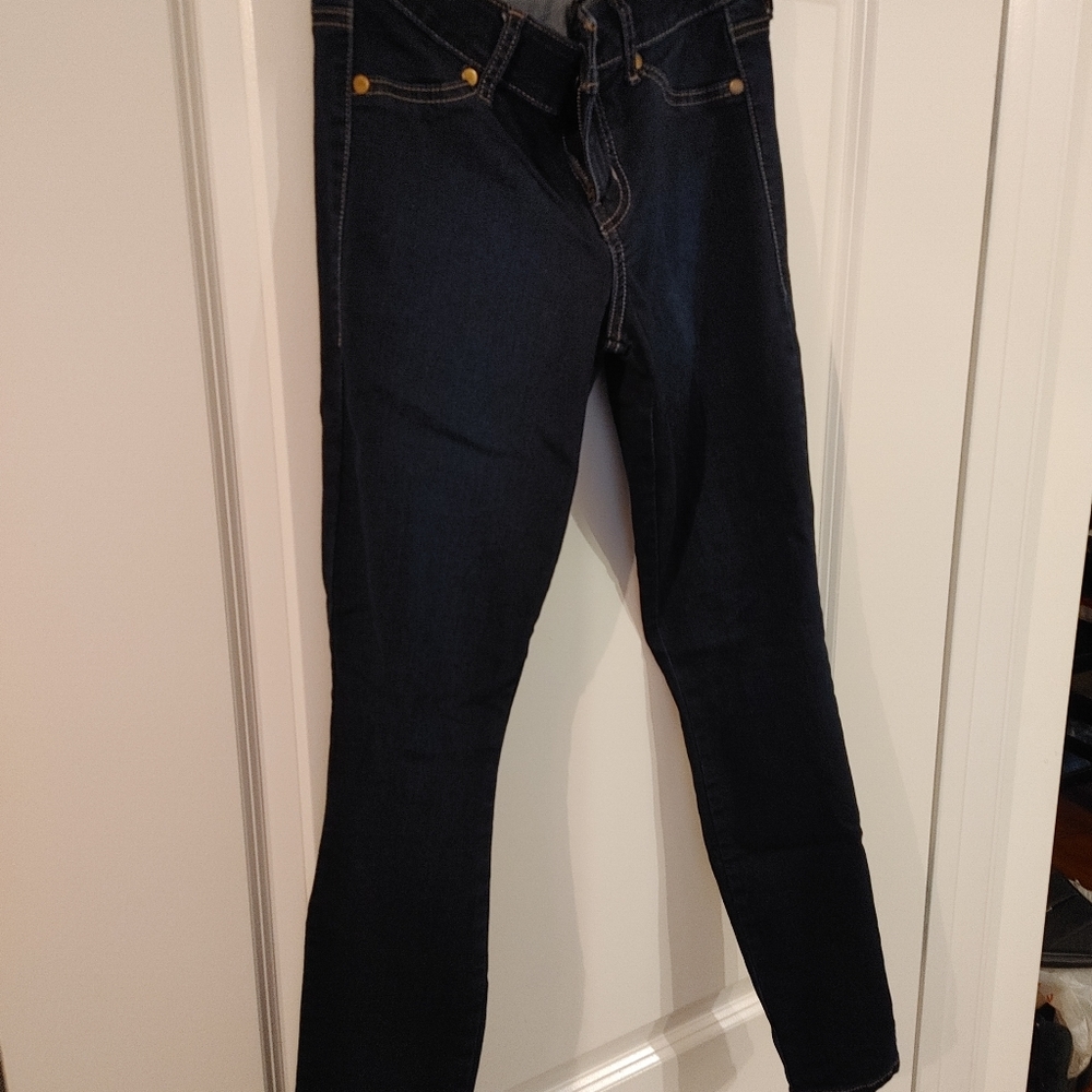 2 pair jeans. 1 white ripped jeans, 1 pair blue jeans. Both size 7